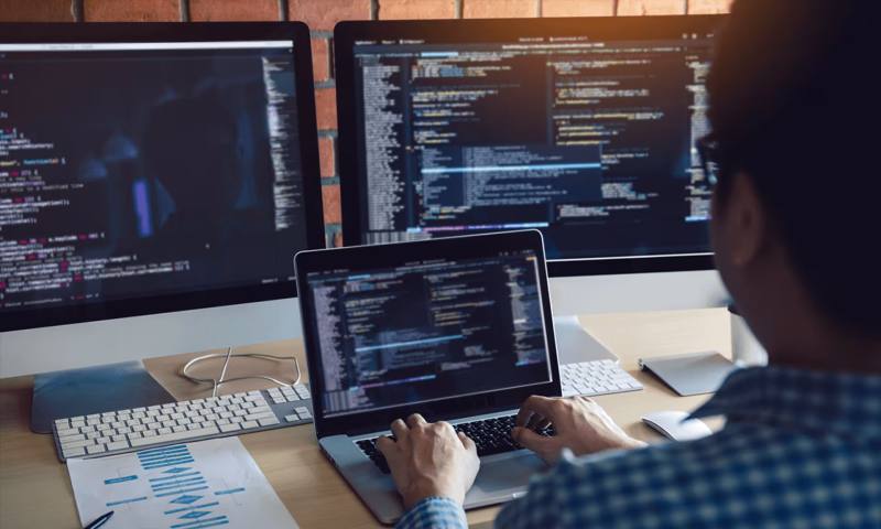 数据科学选型:R与Python如何赋能双城市网站建设?
